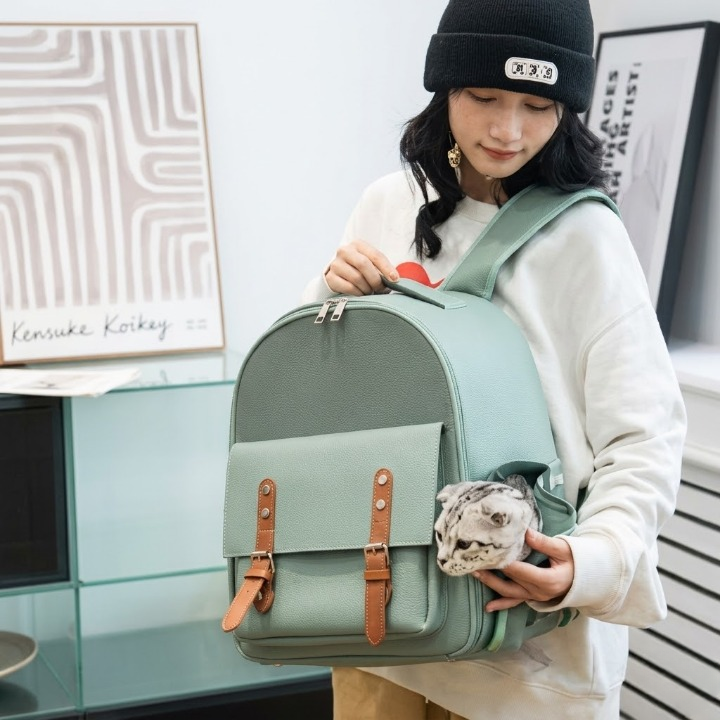 Scratch-Resistant Portable Pet Backpack for Cats and Dogs